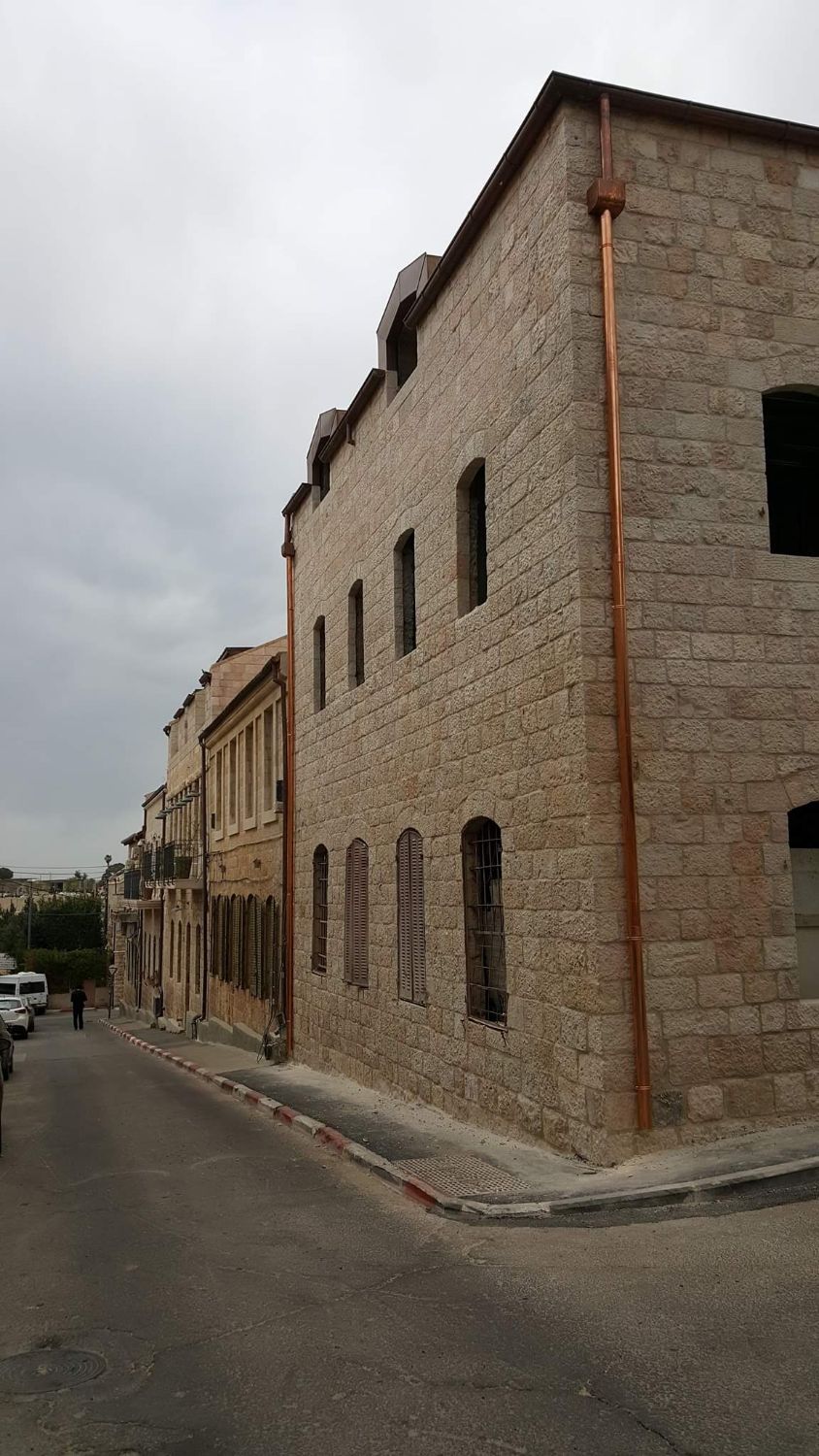 מרזב נחושת – פינת מבנה היסטורי