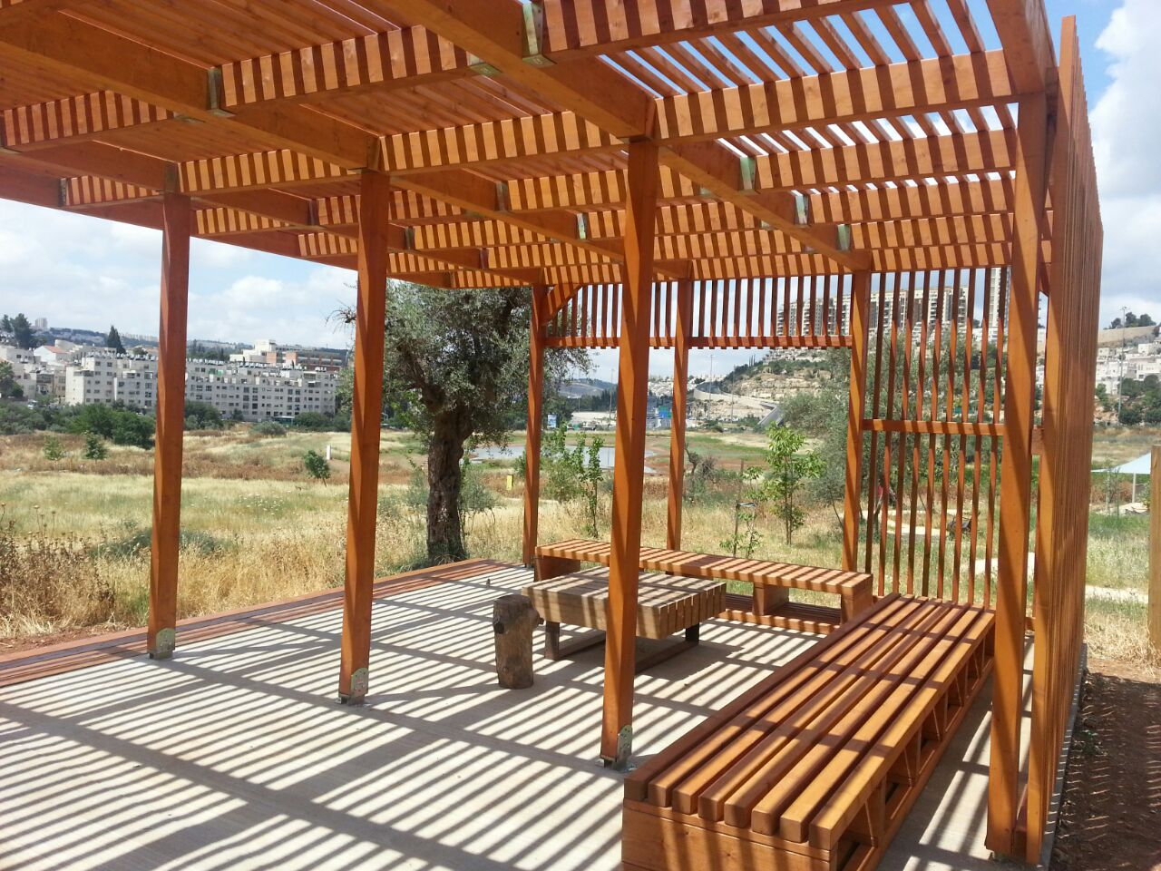 פרגולת עץ – פארק ציבורי