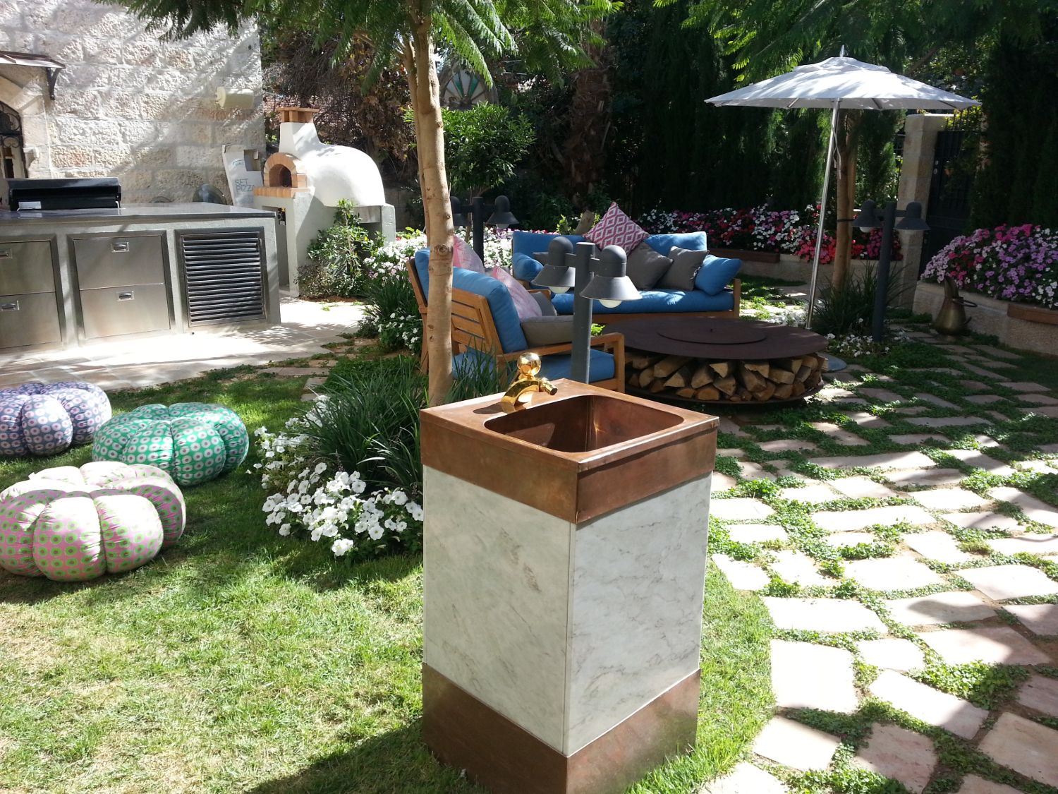 כיור נחושת בשילוב שיש